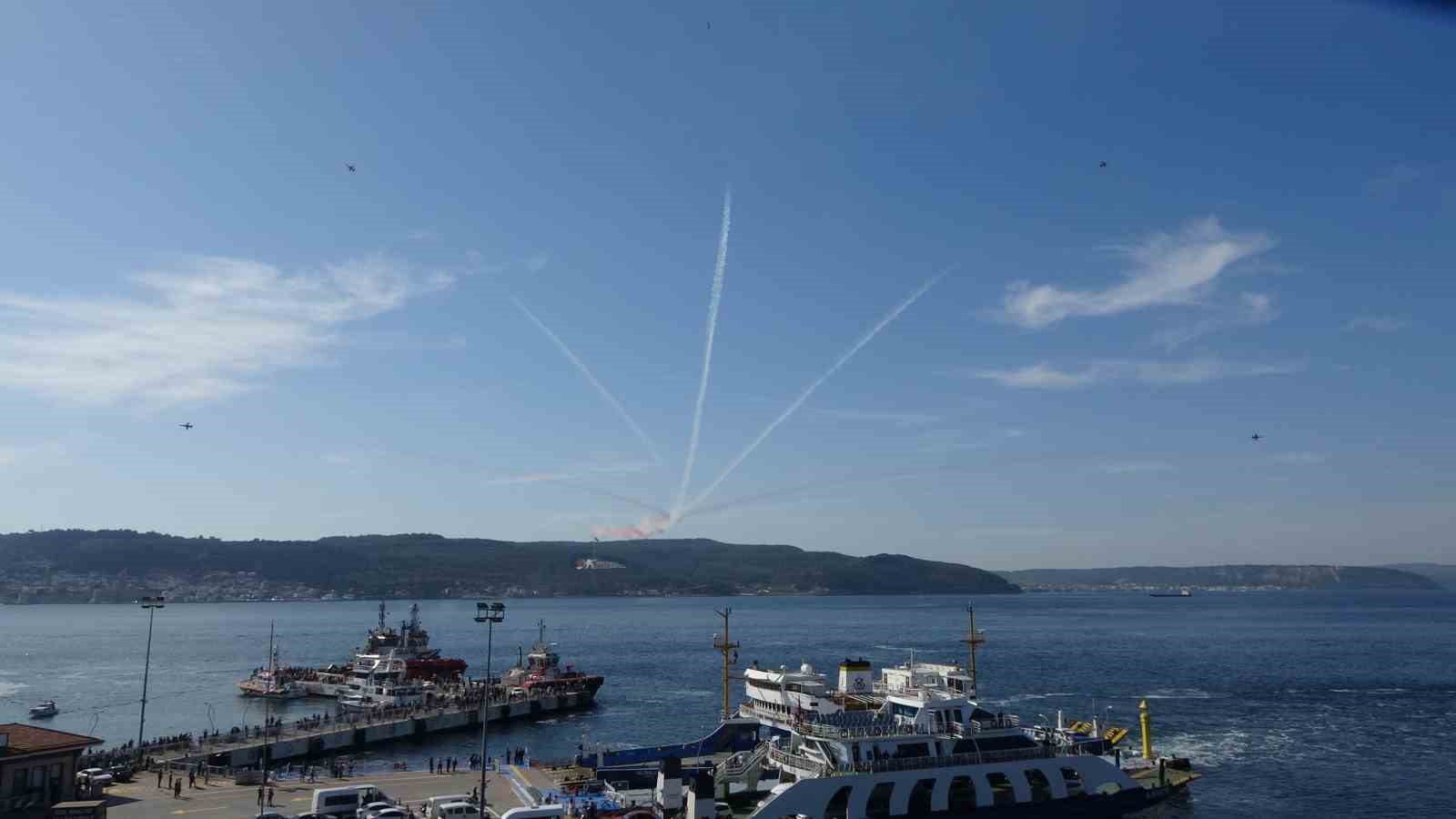 T&uuml;rk Yıldızları &Ccedil;anakkale semalarında nefesleri kesti
