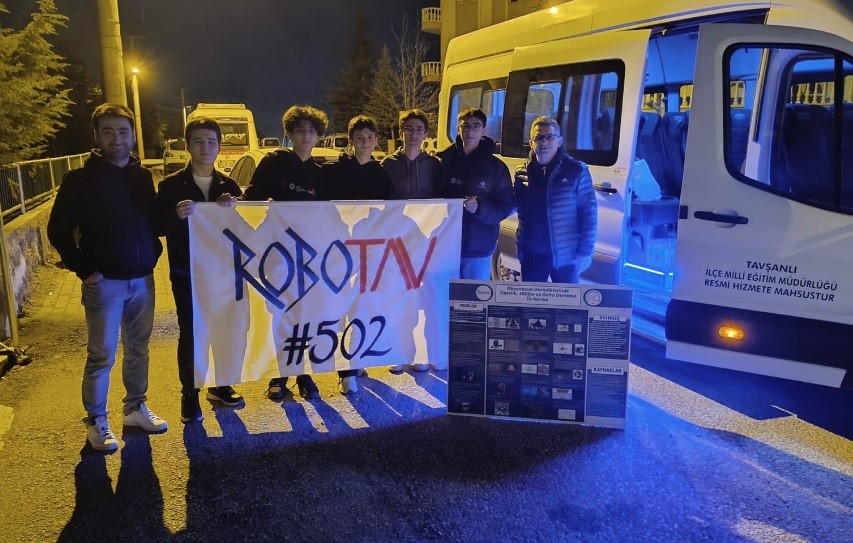 Tavşanlı 15 Temmuz Şehitler Fen Lisesi Robot Takımı İzmir’e uğurlandı