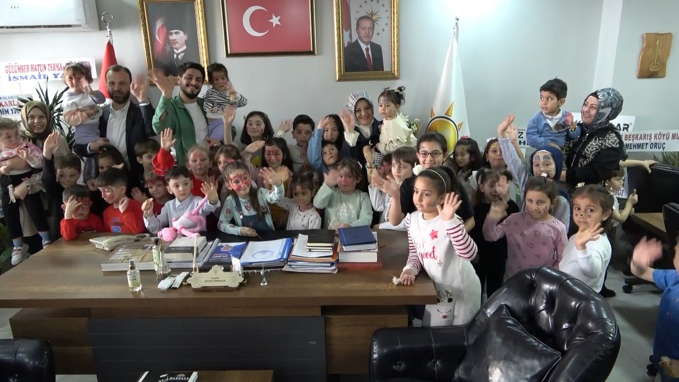 K&uuml;tahya AK Parti&rsquo;de "K&uuml;pecik" geleneği yaşatıldı
