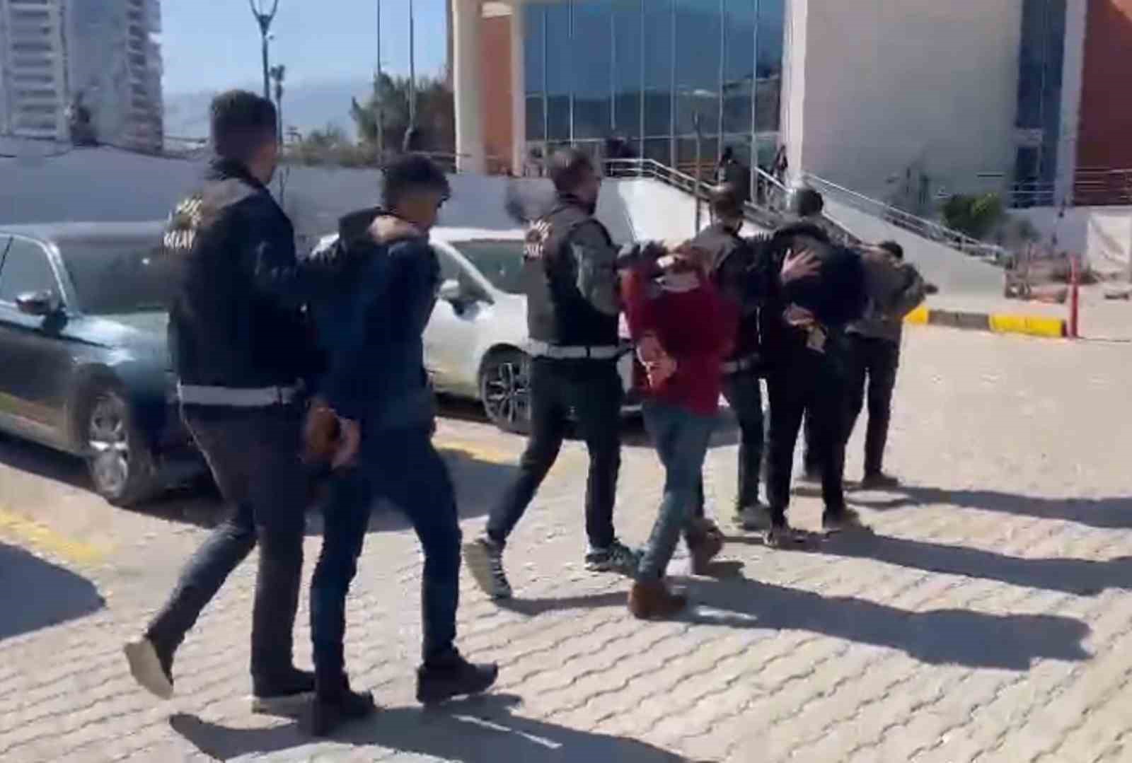 İskenderun&rsquo;da işledikleri &ccedil;eşitli su&ccedil;lardan aranan 5 kişi yakalandı
