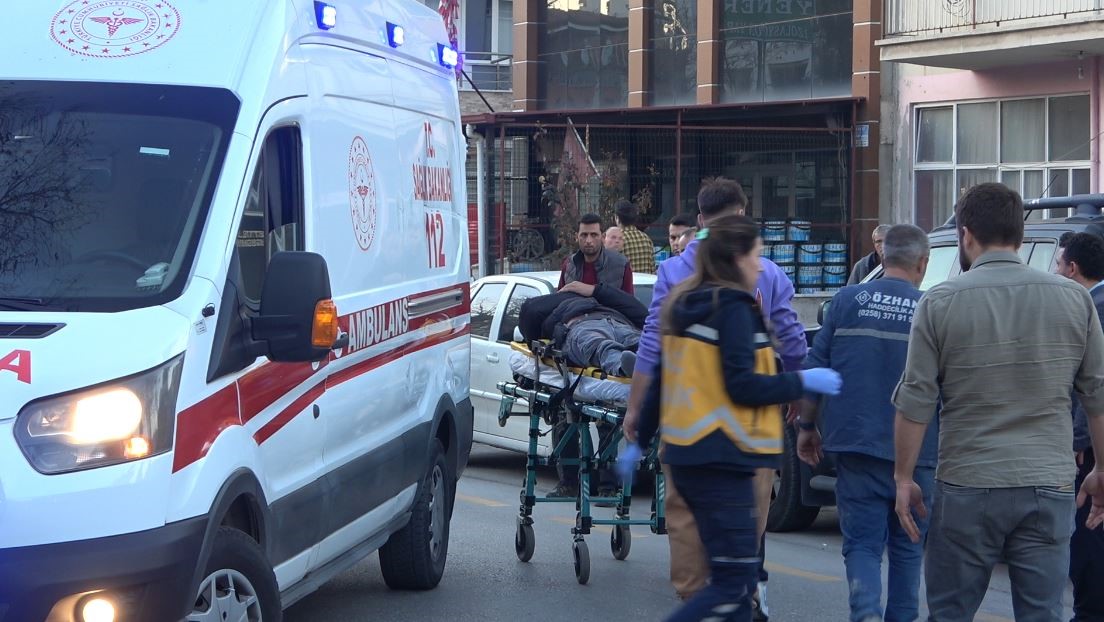 Tamire giden motosiklete başka bir motosikletin &ccedil;arpıştığı kaza kamerada
