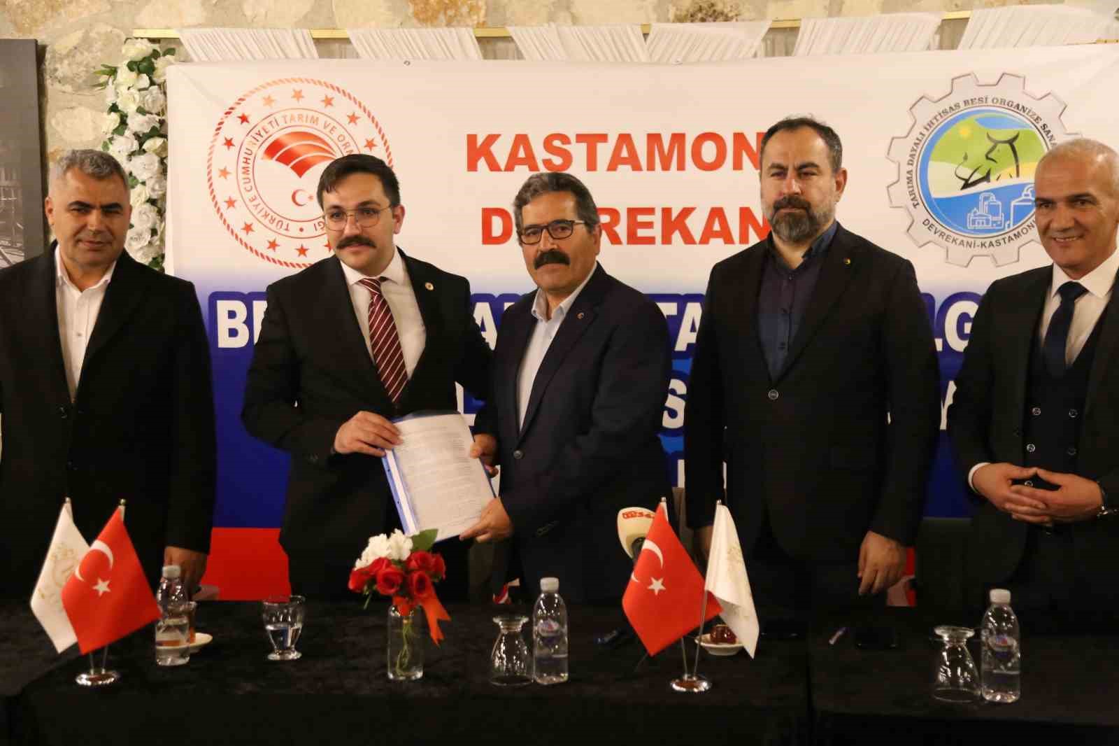 Devrekani Tarıma Dayalı İhtisas Besi Organize Sanayi Bölgesi için yatırımcılarla parsel tahsis sözleşmesi imzalandı