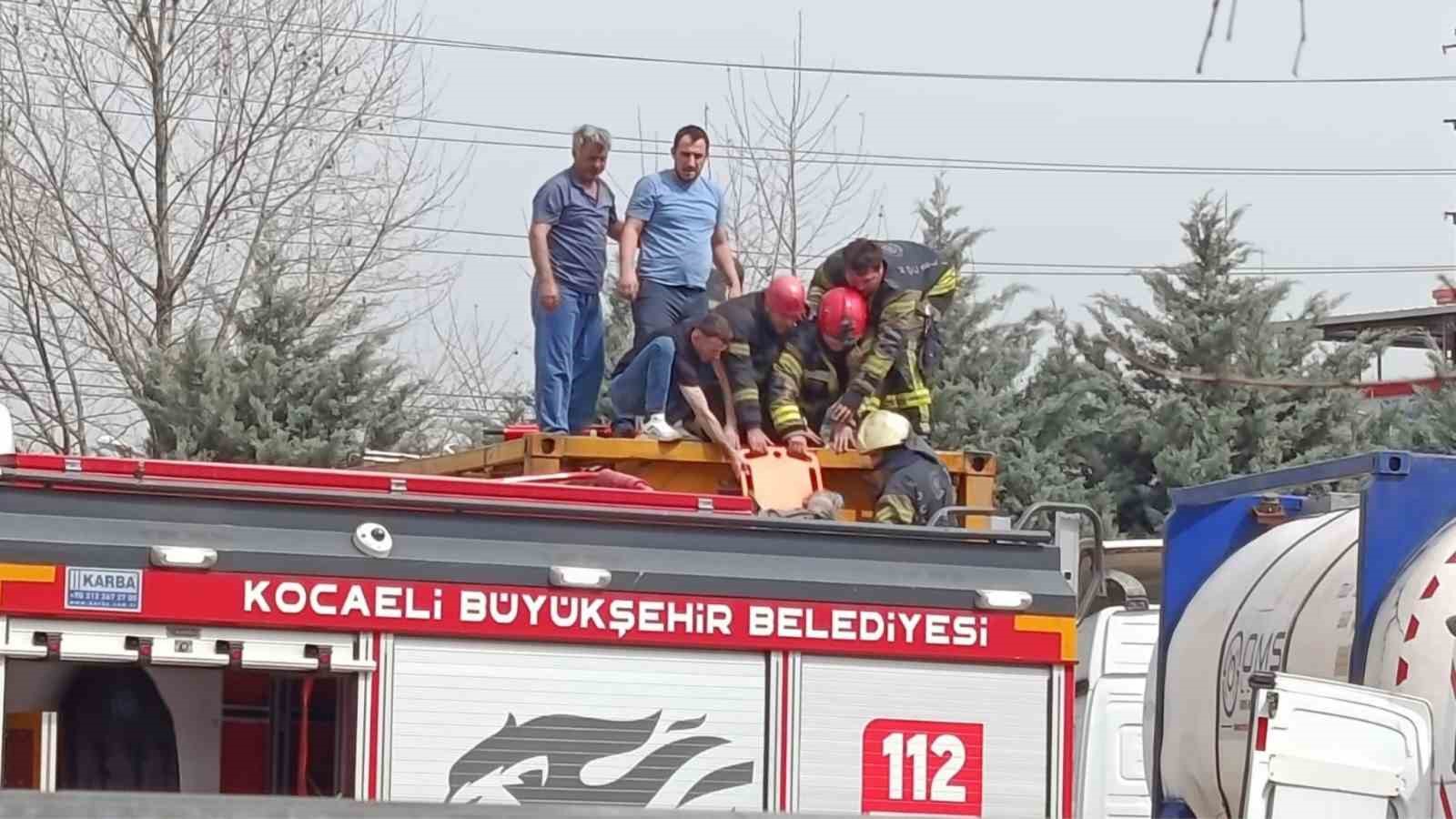 Temizlik yaparken kimyasal tankerinin içine düştü, ağır yaralandı
