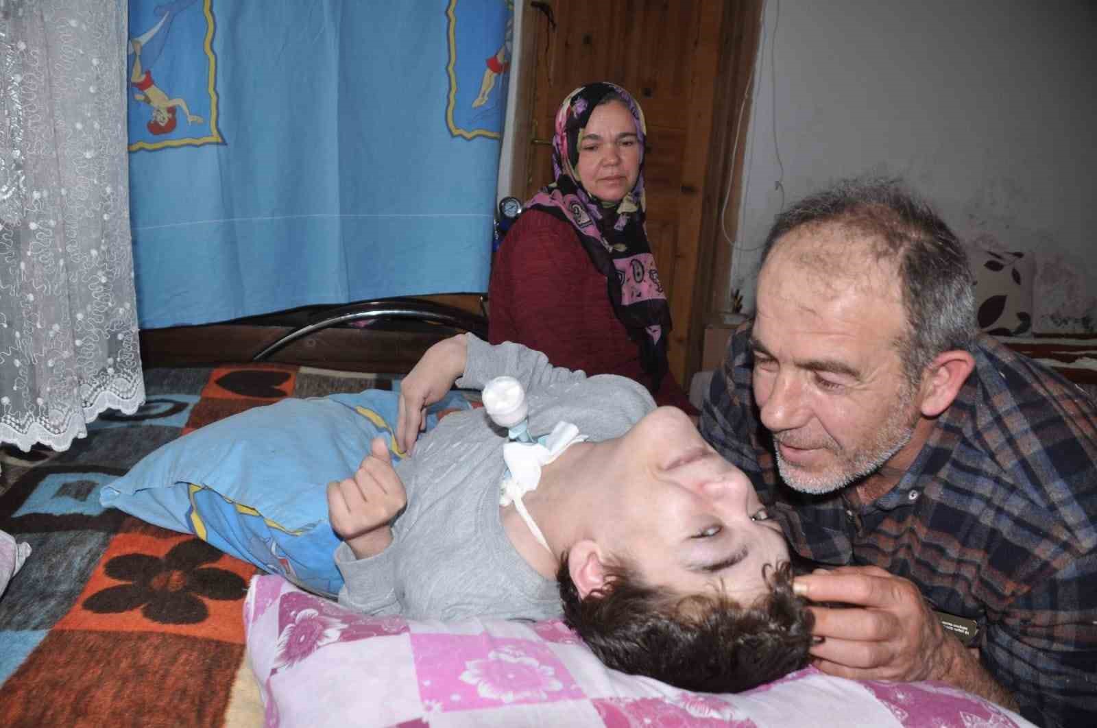 Bir köy onu çok sevdi, şimdi gözyaşlarıyla uğurluyor