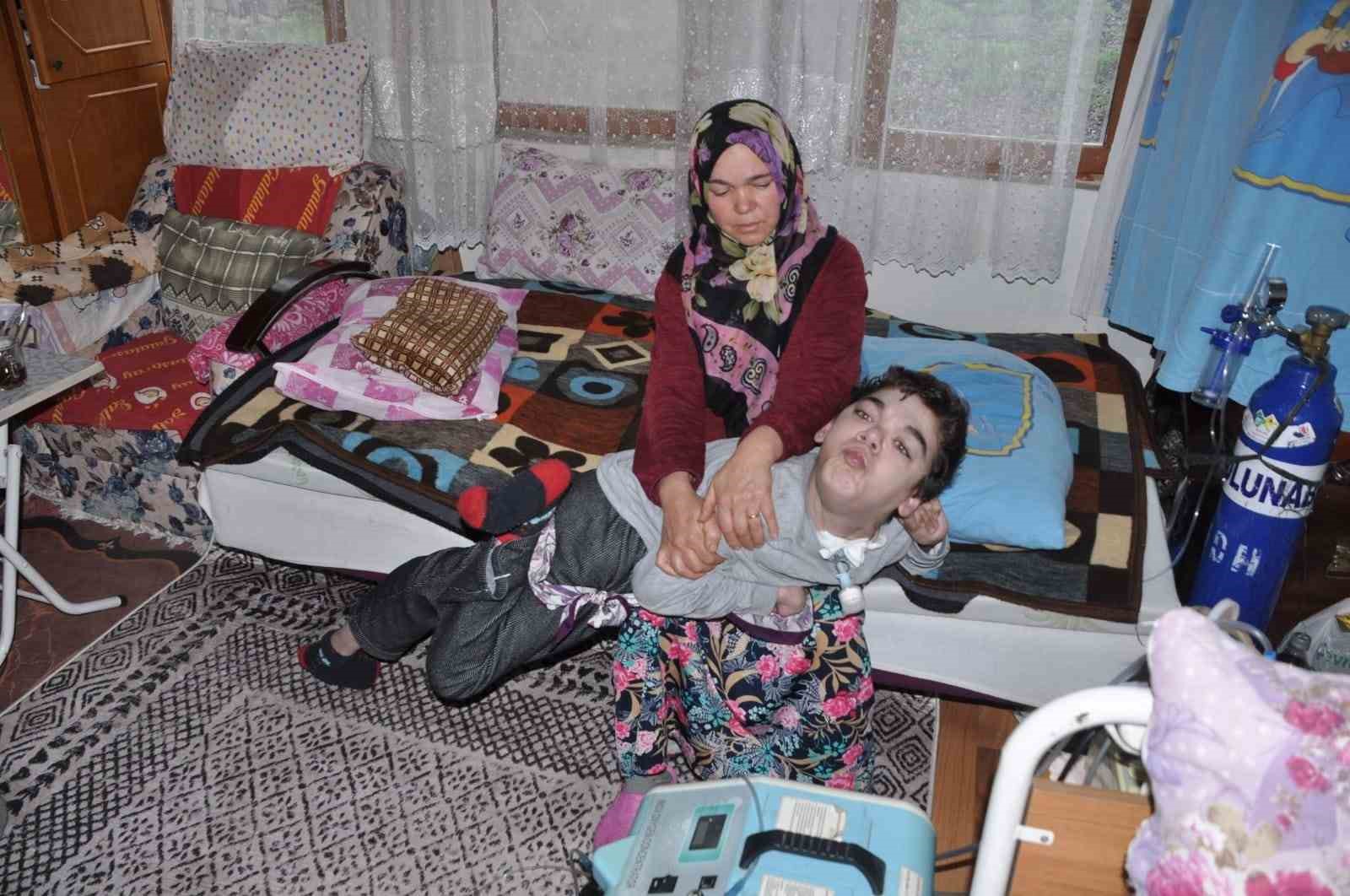Bir köy onu çok sevdi, şimdi gözyaşlarıyla uğurluyor
