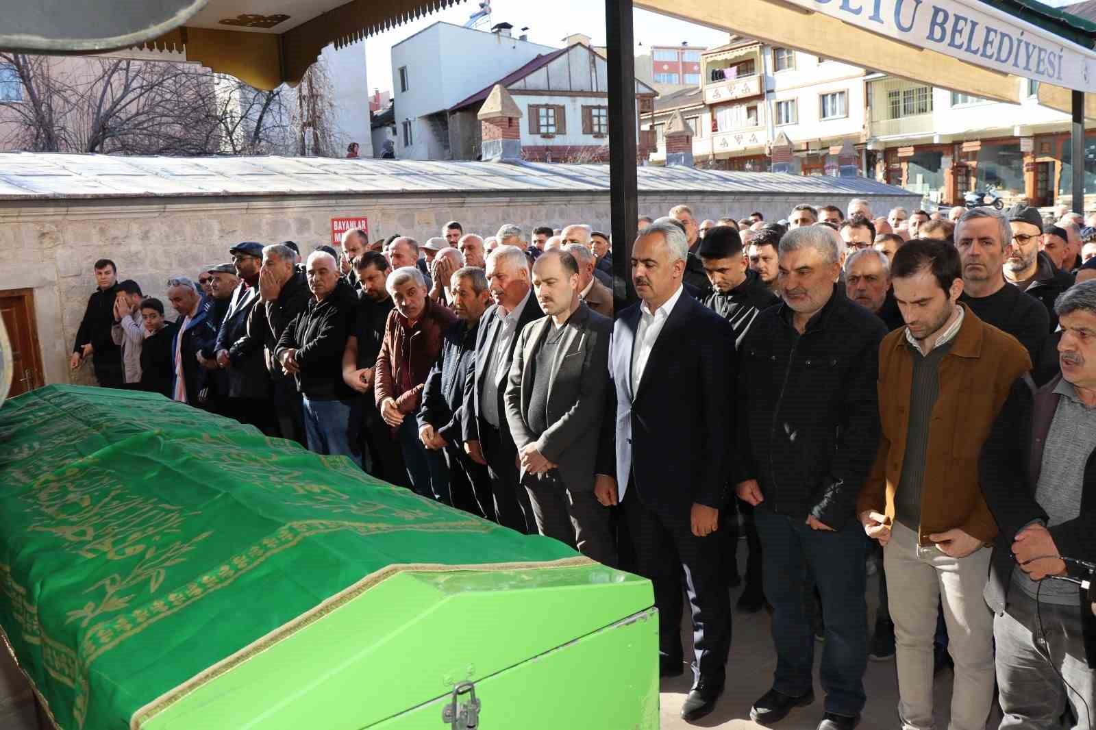 Oltu Temel Vural &ouml;ğretmene veda etti
