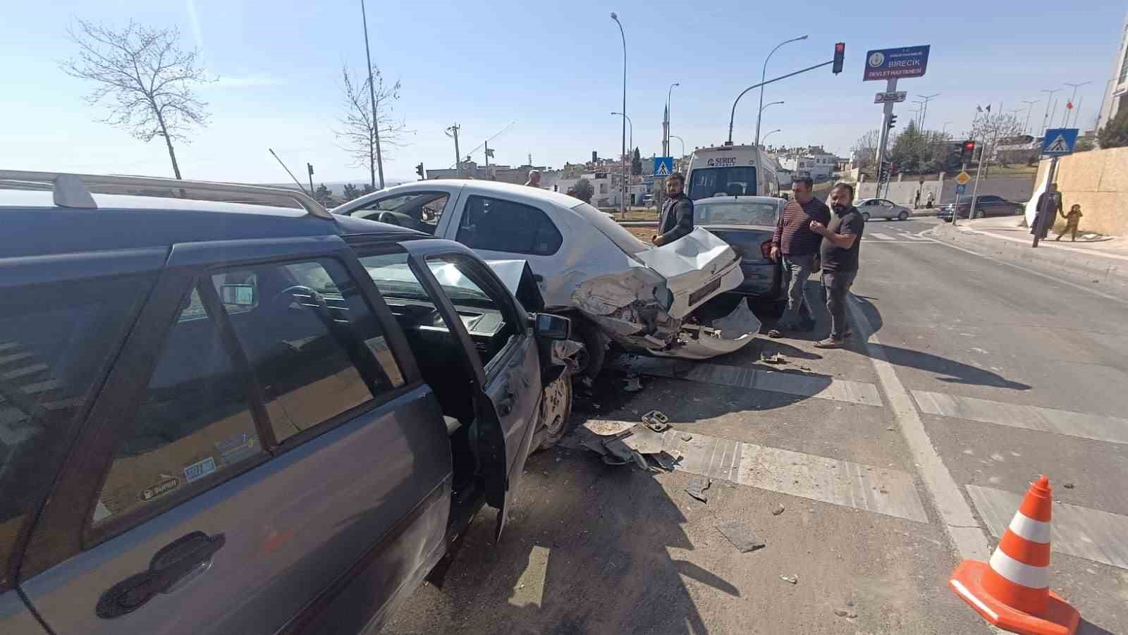 Zincirleme kazada 2 kişi yaralandı