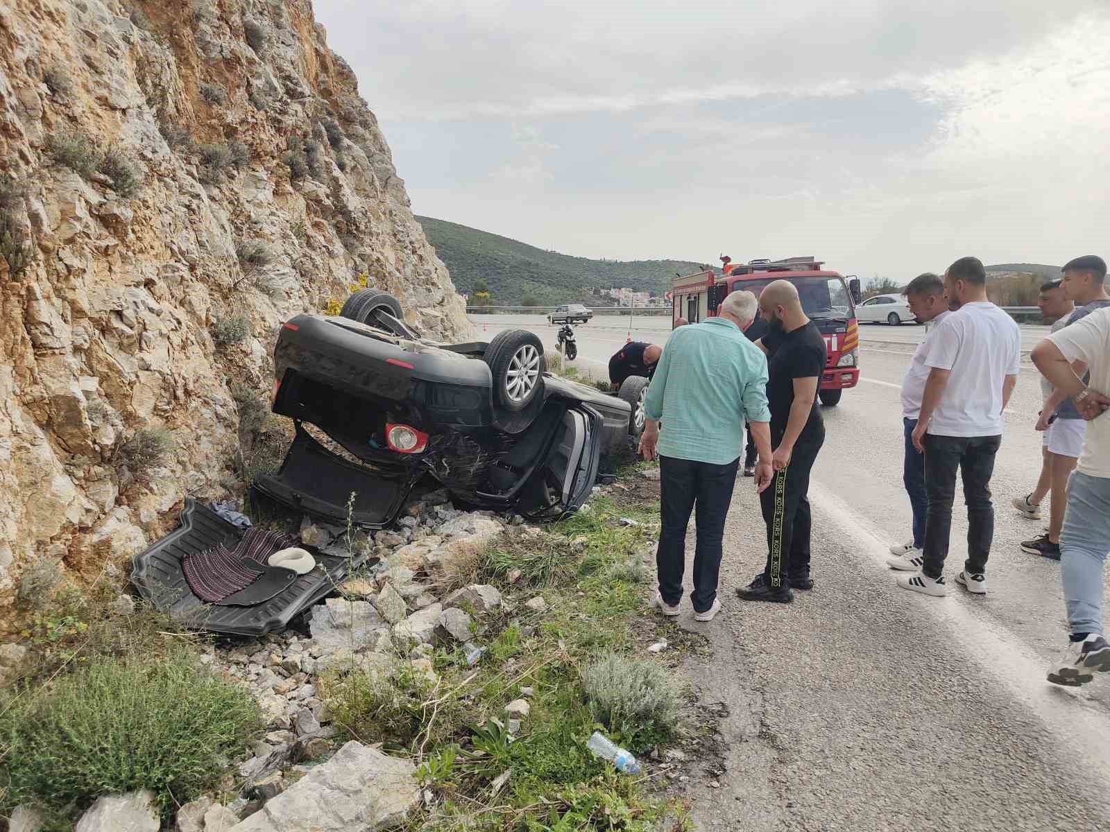 Virajı alamayan otomobil takla attı: 2 yaralı
