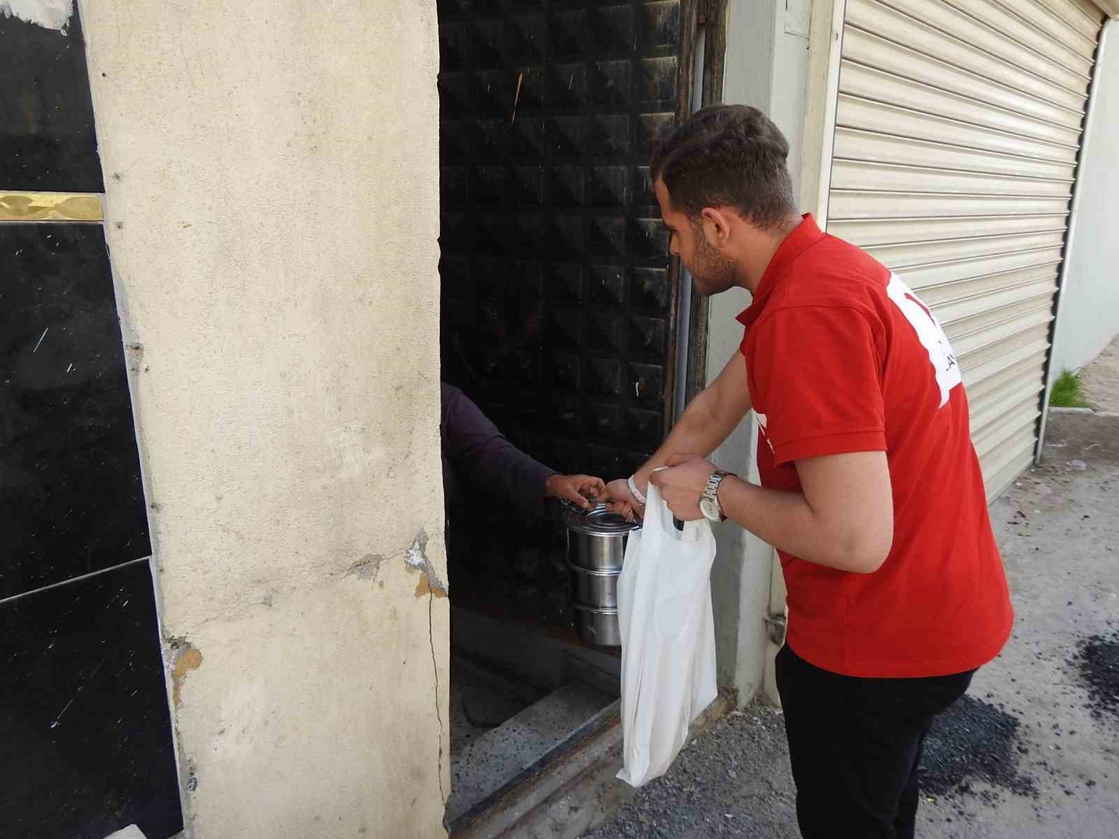 Türk Kızılay Gaziantep Şubesi’nden 9 bin 200 kişiye sıcak yemek