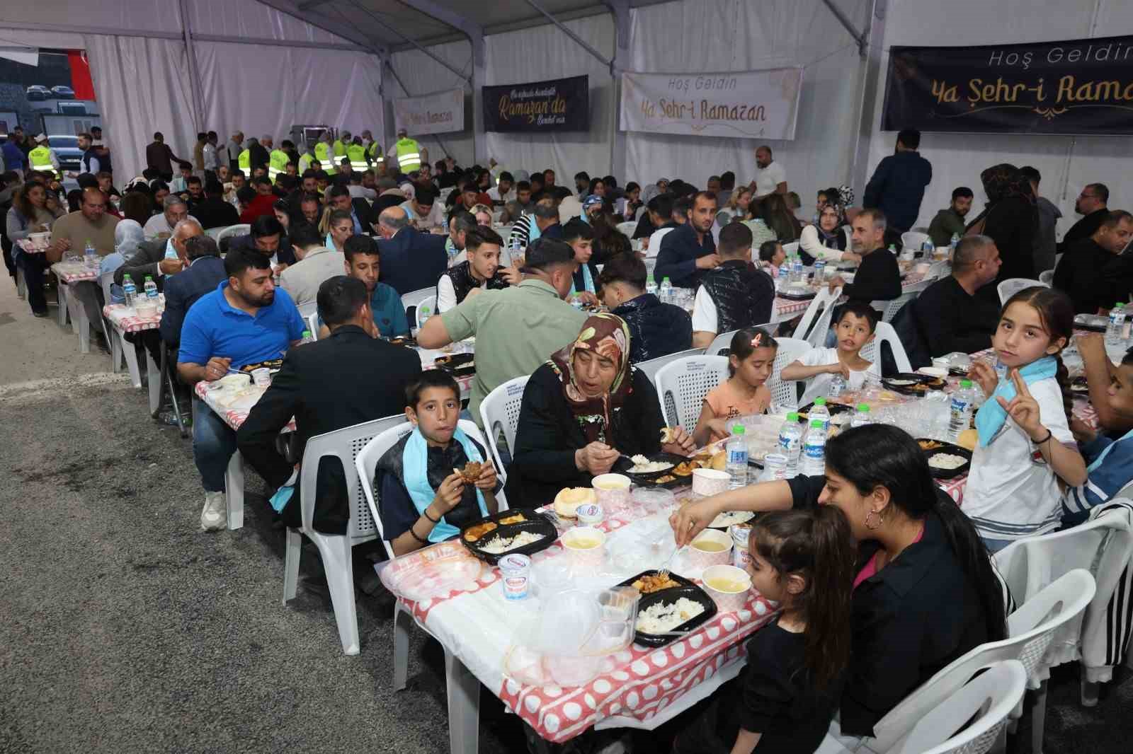 Hatay’da Gençlik Sofrası iftarda kuruldu