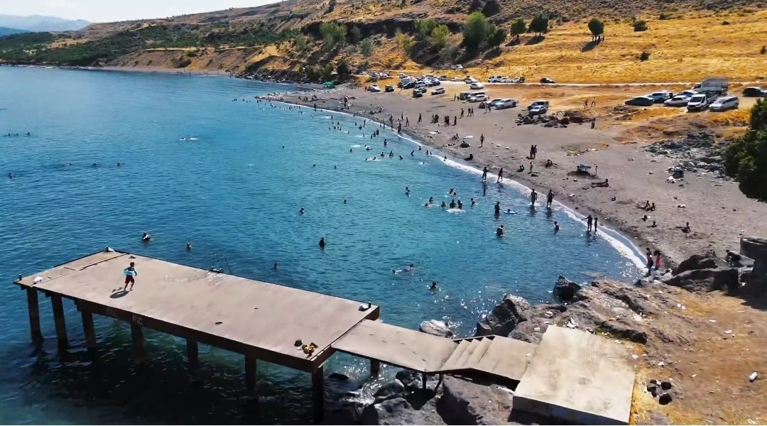 Tatvan&rsquo;ın doğal g&uuml;zellikleri havadan g&ouml;r&uuml;nt&uuml;lendi
