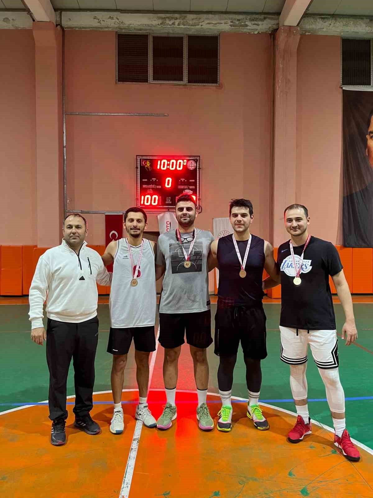 Salihli&rsquo;de Sokaklar Bizim 3x3 Basketbol Turnuvası&rsquo;nda şampiyon belli oldu
