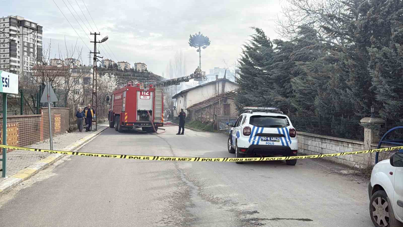 Ekmek yapmak isterken evi yaktı

