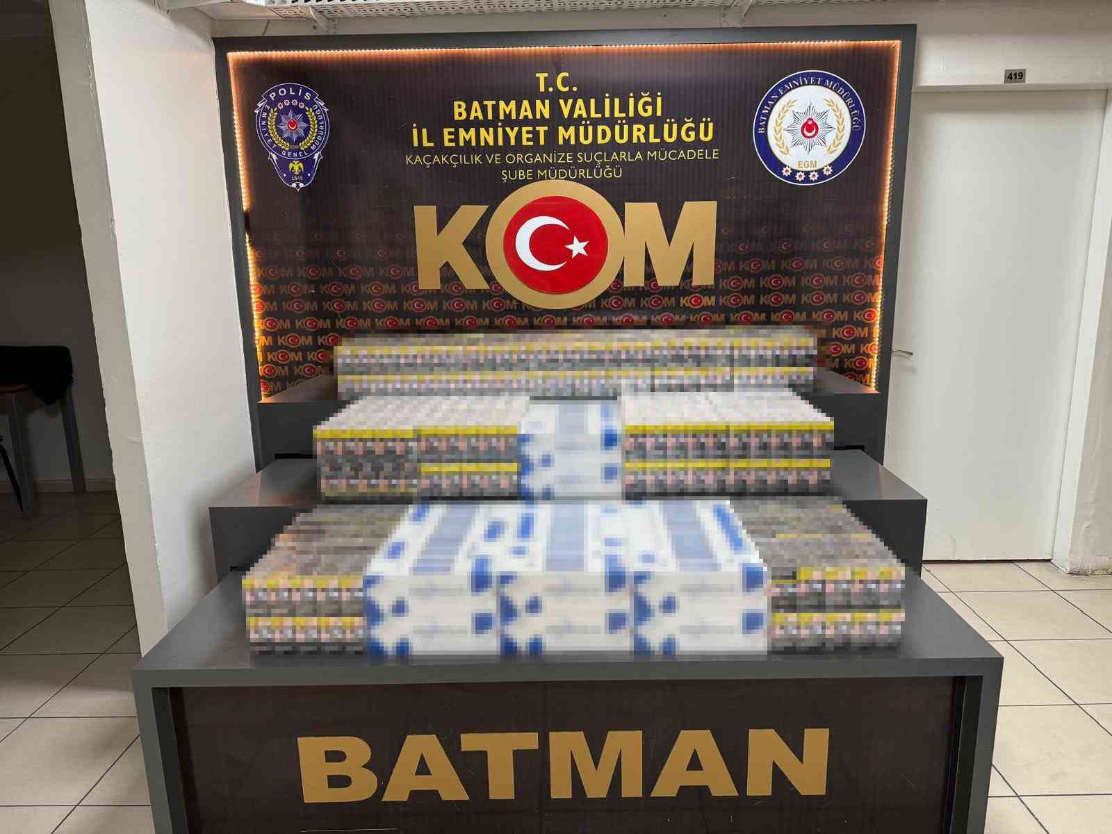 Takibe alınan araçtan binlerce paket kaçak sigara çıktı