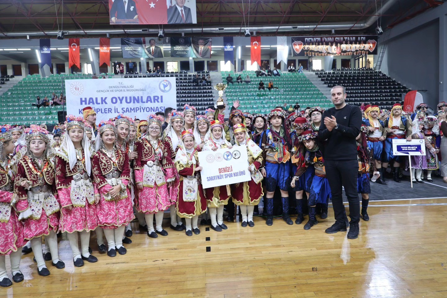 Tavas Belediyesispor Kulübü halk oyunlarında zirvede