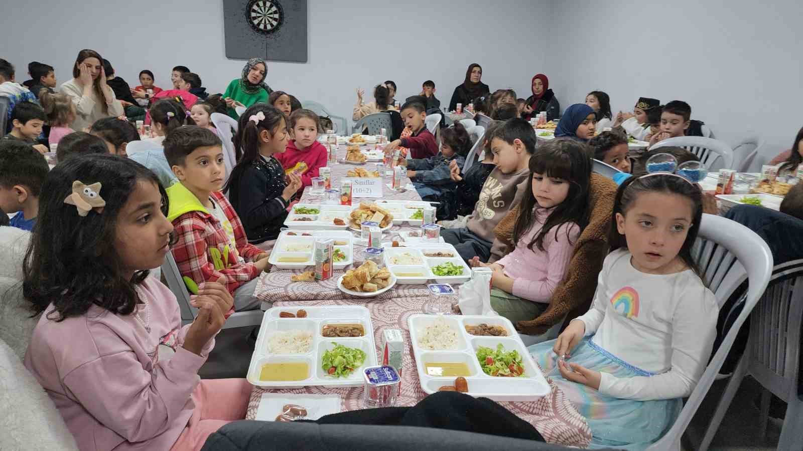 Geleneksel çocuk iftarı ve şenlikleri coşkuyla gerçekleşti