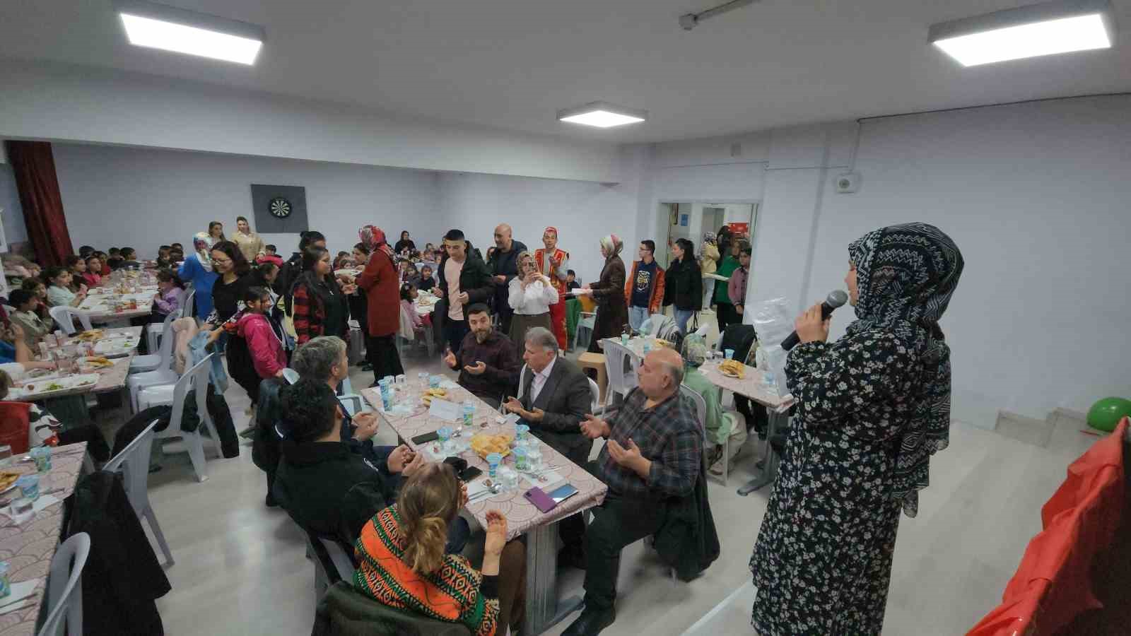 Geleneksel &ccedil;ocuk iftarı ve şenlikleri coşkuyla ger&ccedil;ekleşti
