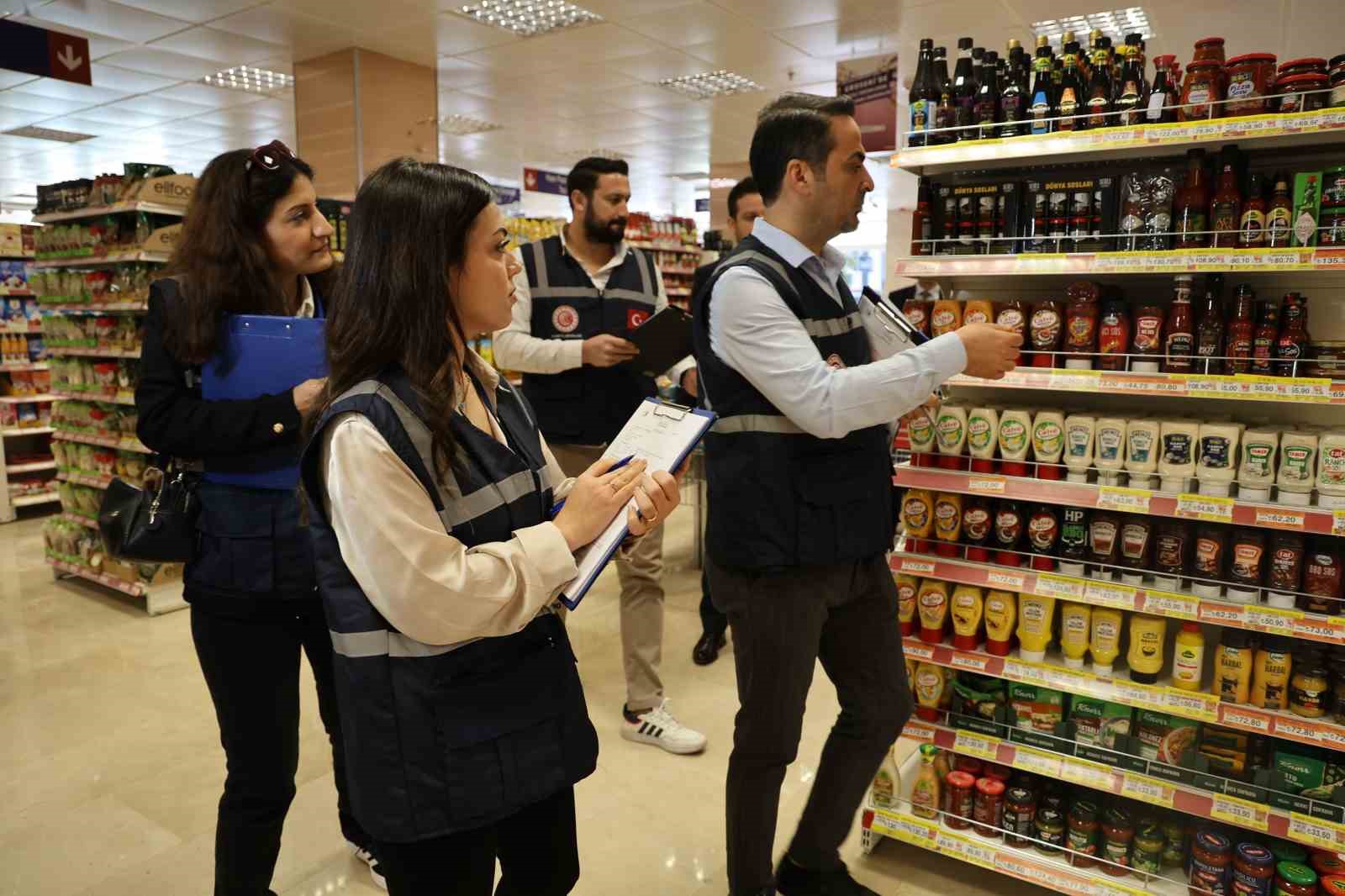 Adana&rsquo;da bayram &ouml;ncesi marketlerde fahiş fiyat ve etiket denetimi
