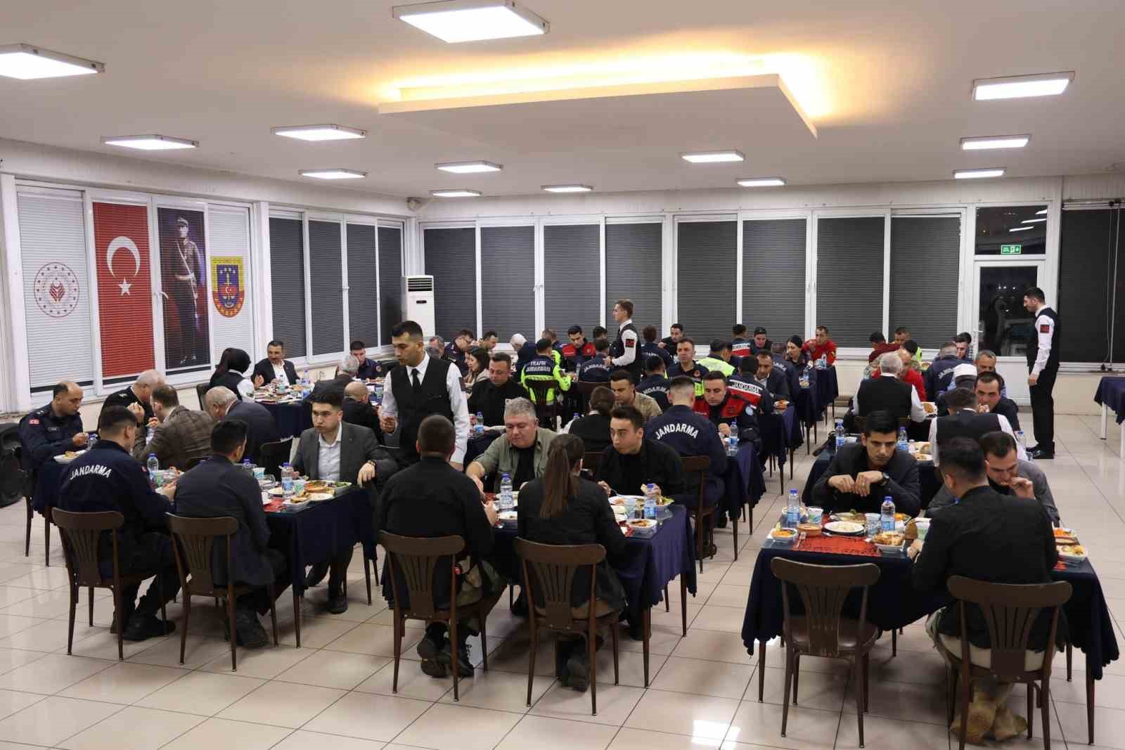 Vali Hacıbektaşoğlu, jandarma personeliyle iftar programında buluştu