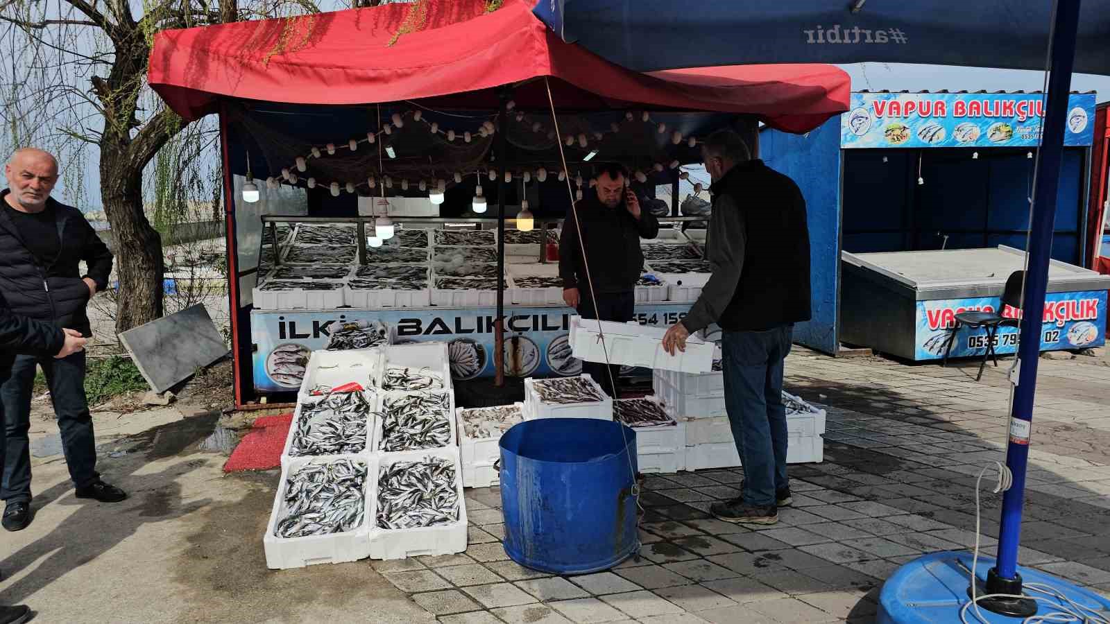 Avladıkları 10 ton balığın gelirini ihtiya&ccedil; sahiplerine bağışlayacaklar
