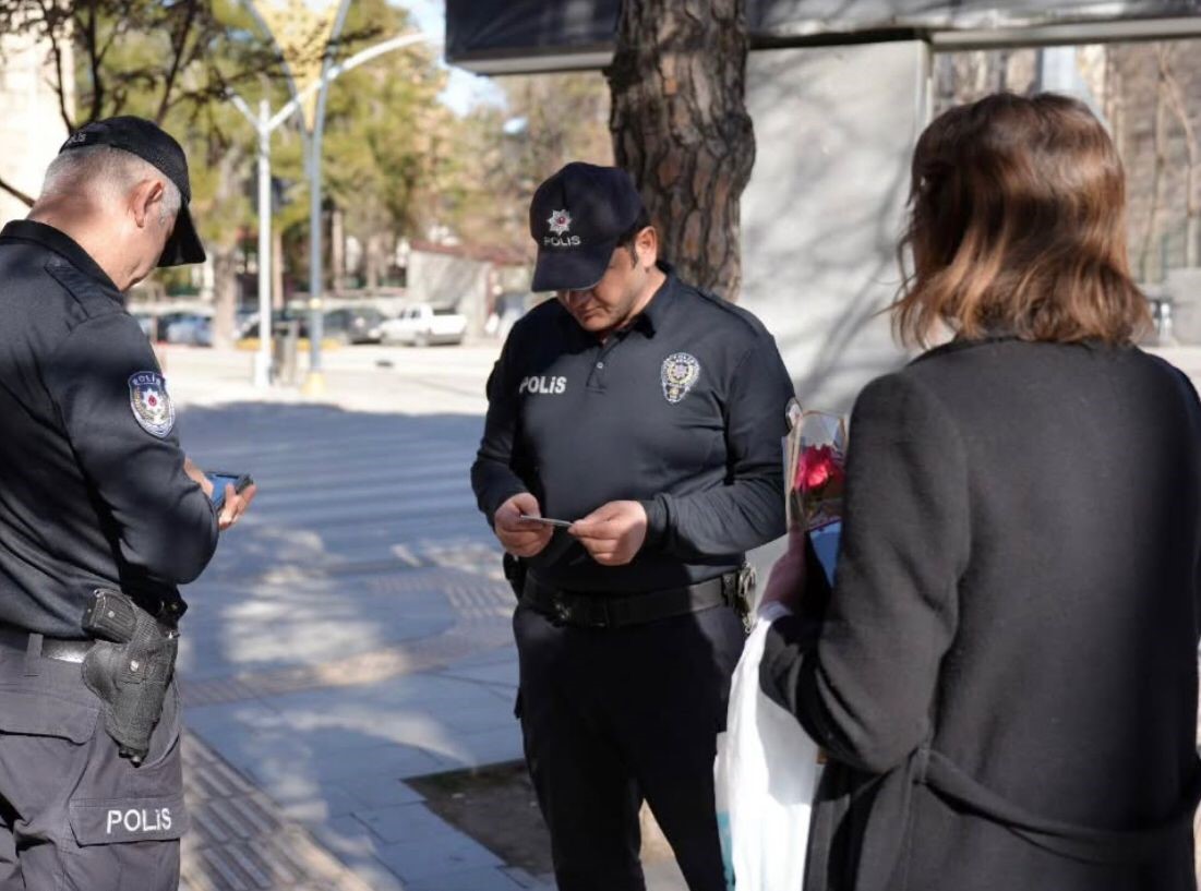 Isparta&rsquo;da 1 haftada 34 aranan şahıs yakalandı, bin 769 s&uuml;r&uuml;c&uuml;ye ceza kesildi
