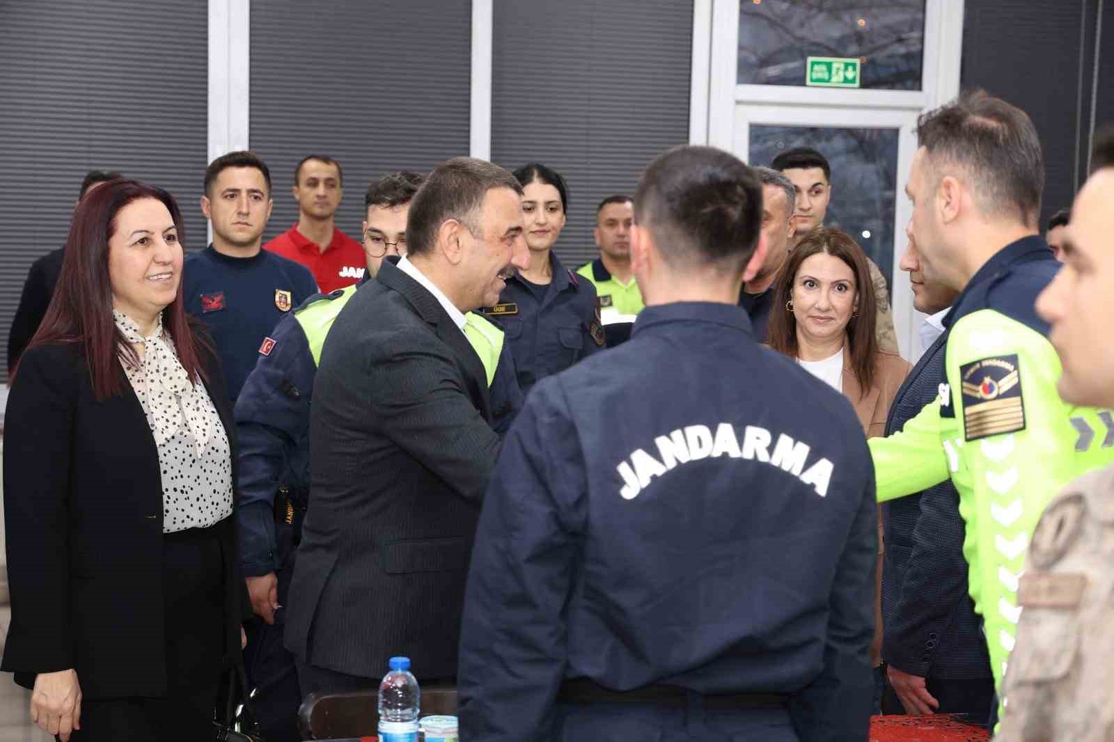 Vali Hacıbektaşoğlu, jandarma personeliyle iftar programında buluştu
