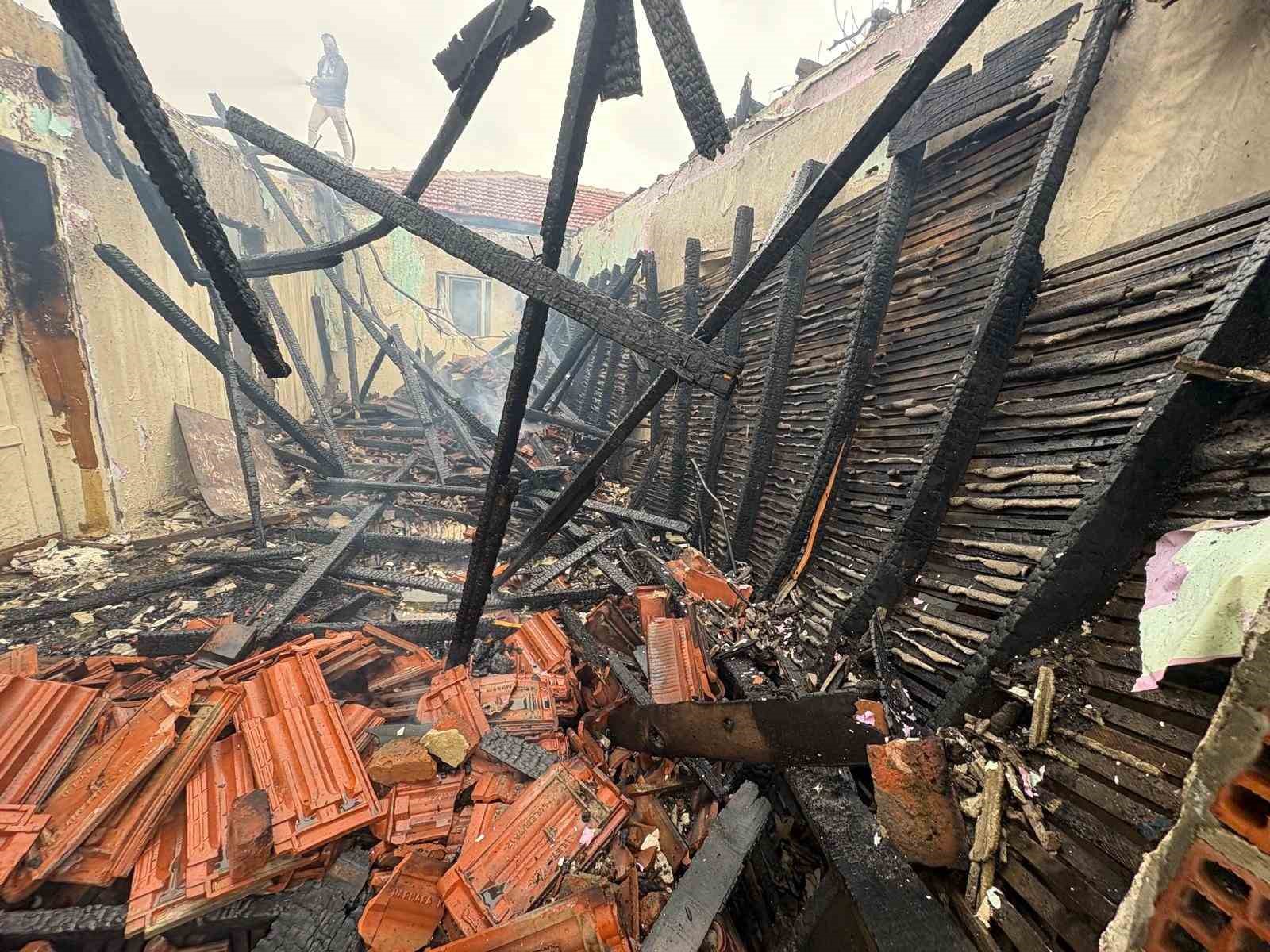 Kırklareli’nde metruk evde çıkan yangın söndürüldü