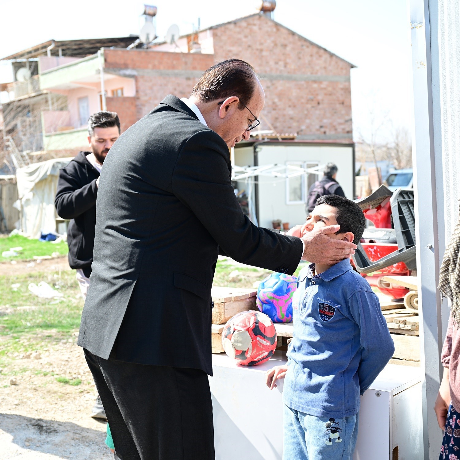 Başkan Ge&ccedil;it, "Kiracılar i&ccedil;in 15 bin konut inşa edilecek"
