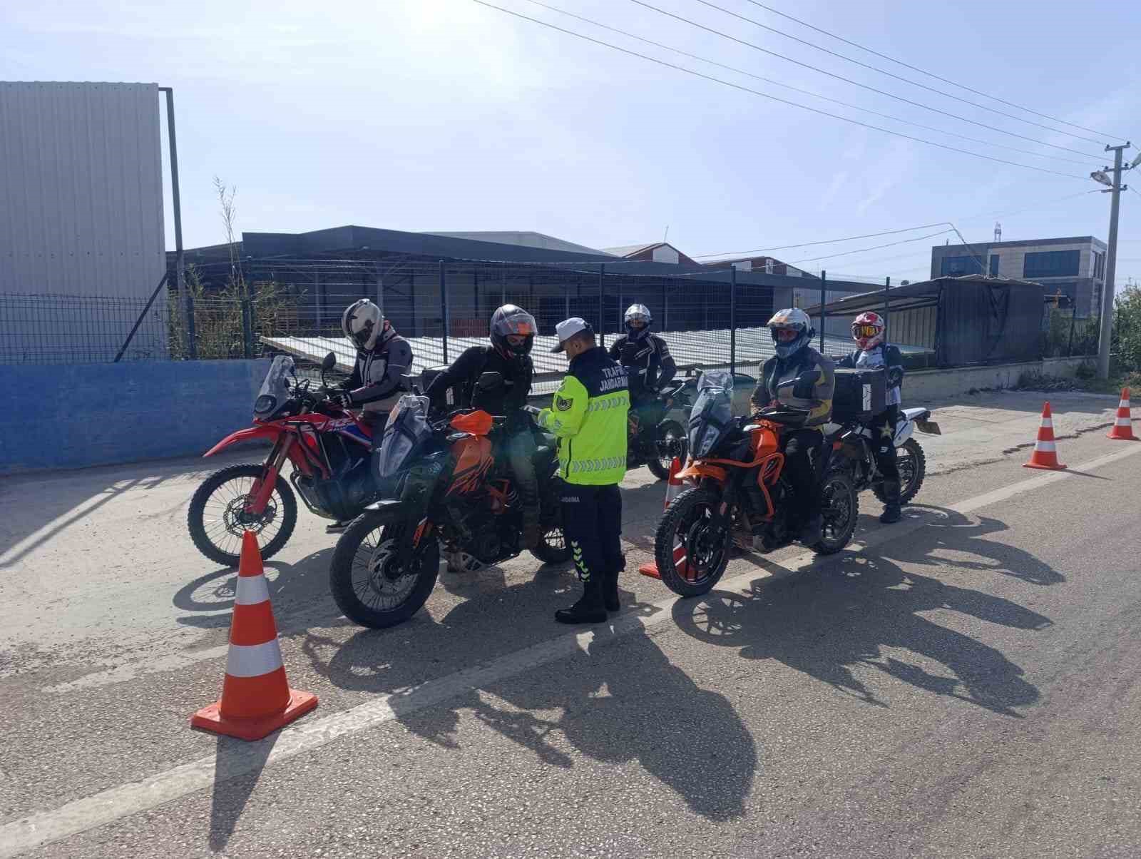 Antalya’da jandarmanın motosiklet denetiminde 114 araç trafikten men edildi