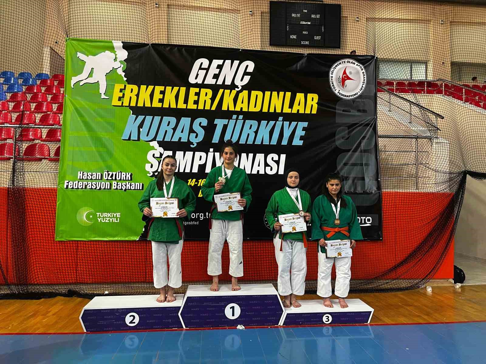 Manisalı sporculardan b&uuml;y&uuml;k başarı
