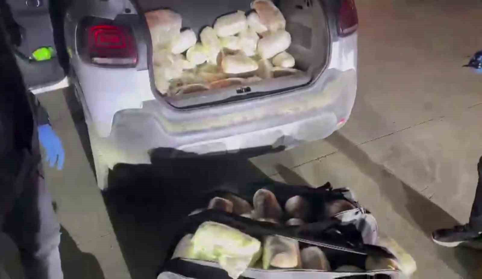 Şırnak&rsquo;ta ara&ccedil;ta 86,6 kilogram skunk ele ge&ccedil;irildi: 3 g&ouml;zaltı
