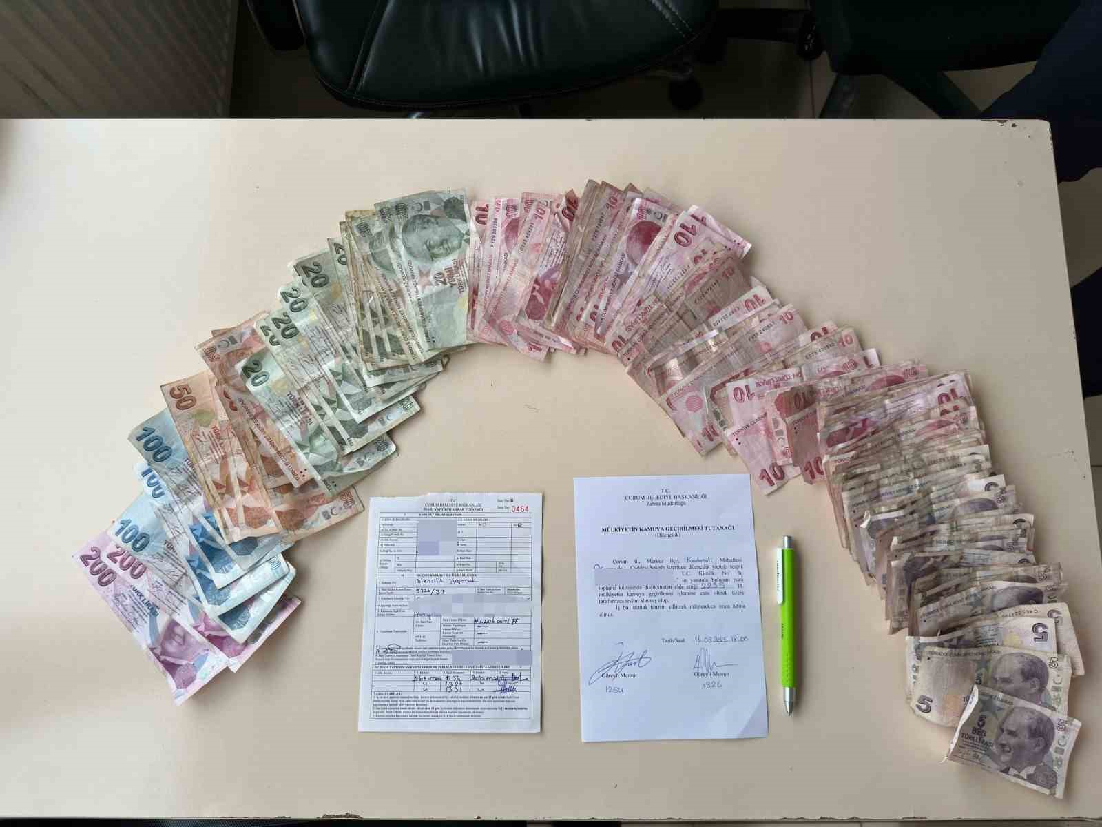 Dilencinin &ccedil;orabından 2 bin 235 lira para &ccedil;ıktı
