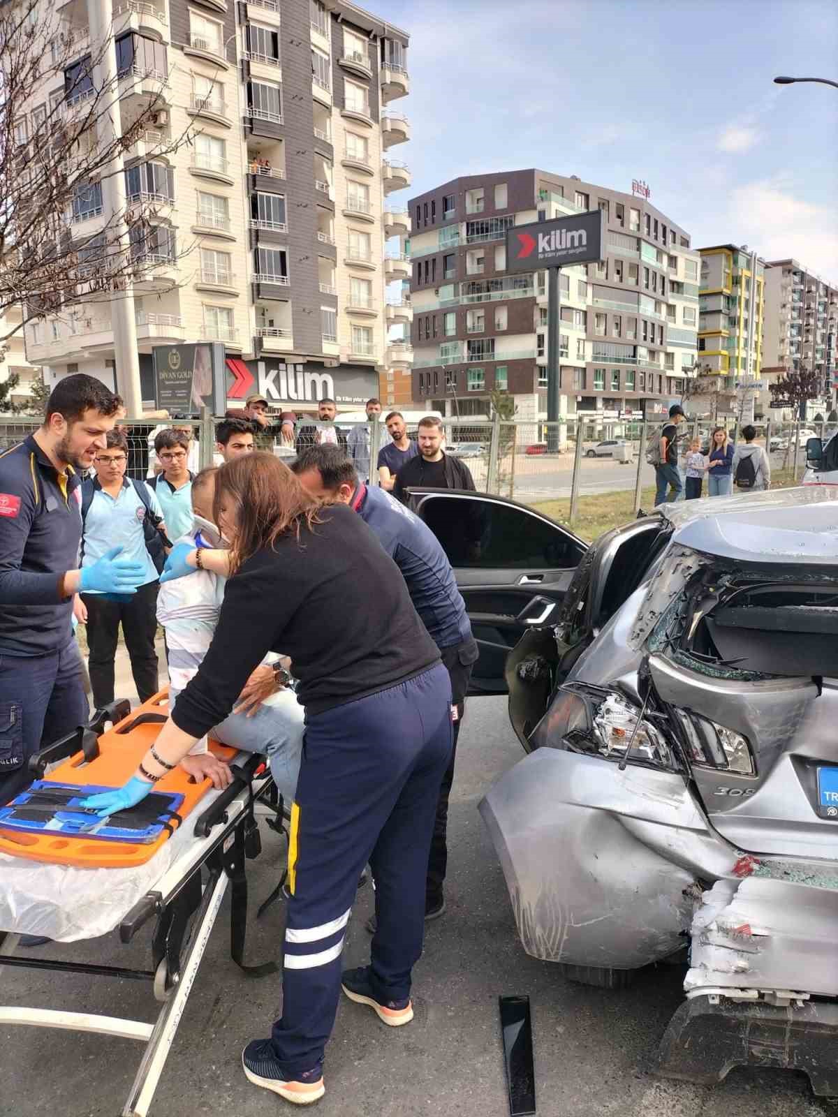 Batman'da trafik kazasında 2 kişi yaralandı İhlas Haber Ajansı raporladı.