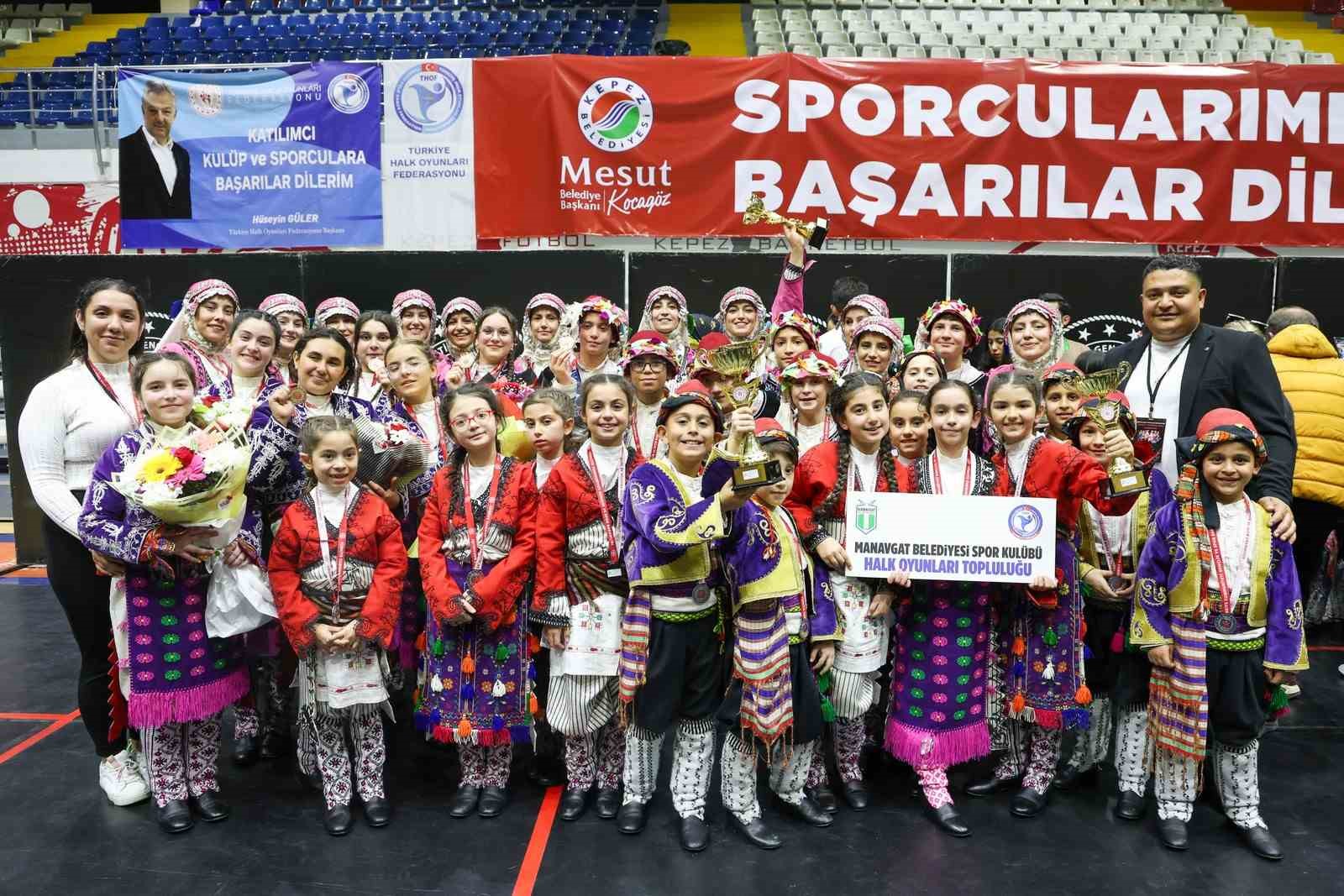 Manavgat Belediyesi Halk Oyunları Topluluğu bölge finallerinde yarışmaya hak kazandı