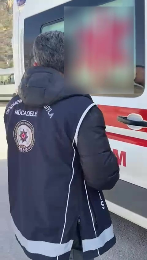 Amasya&rsquo;da ambulanstan ka&ccedil;ak g&ouml;&ccedil;men &ccedil;ıktı
