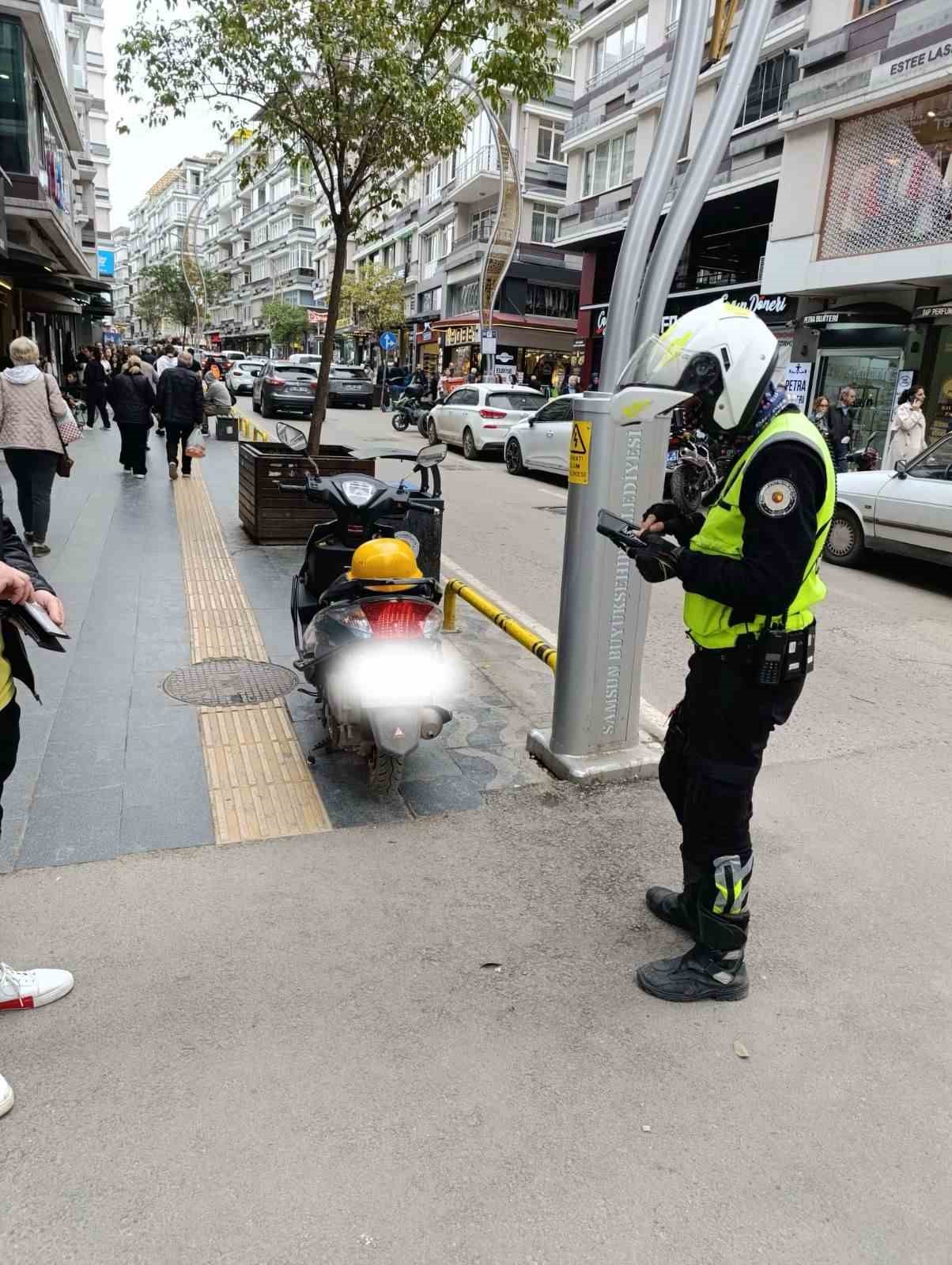 Kaldırımları işgal eden 76 motosiklet sürücüsüne ceza