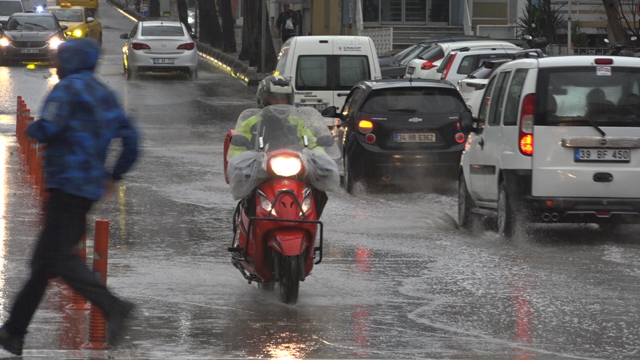 Kırklareli&rsquo;nde sağanak ve dolu etkili oldu
