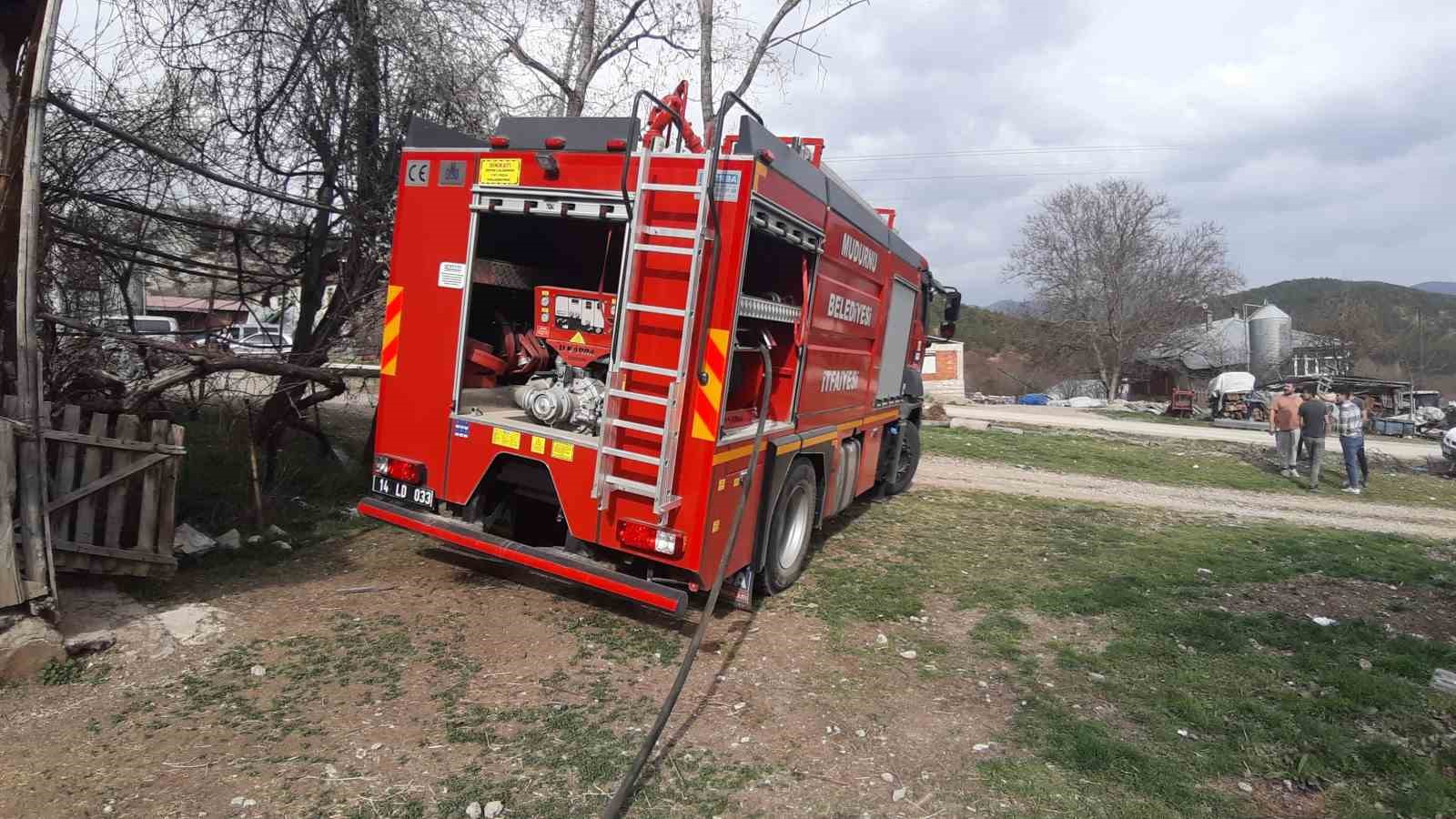 Odunluk yangını b&uuml;y&uuml;meden s&ouml;nd&uuml;r&uuml;ld&uuml;
