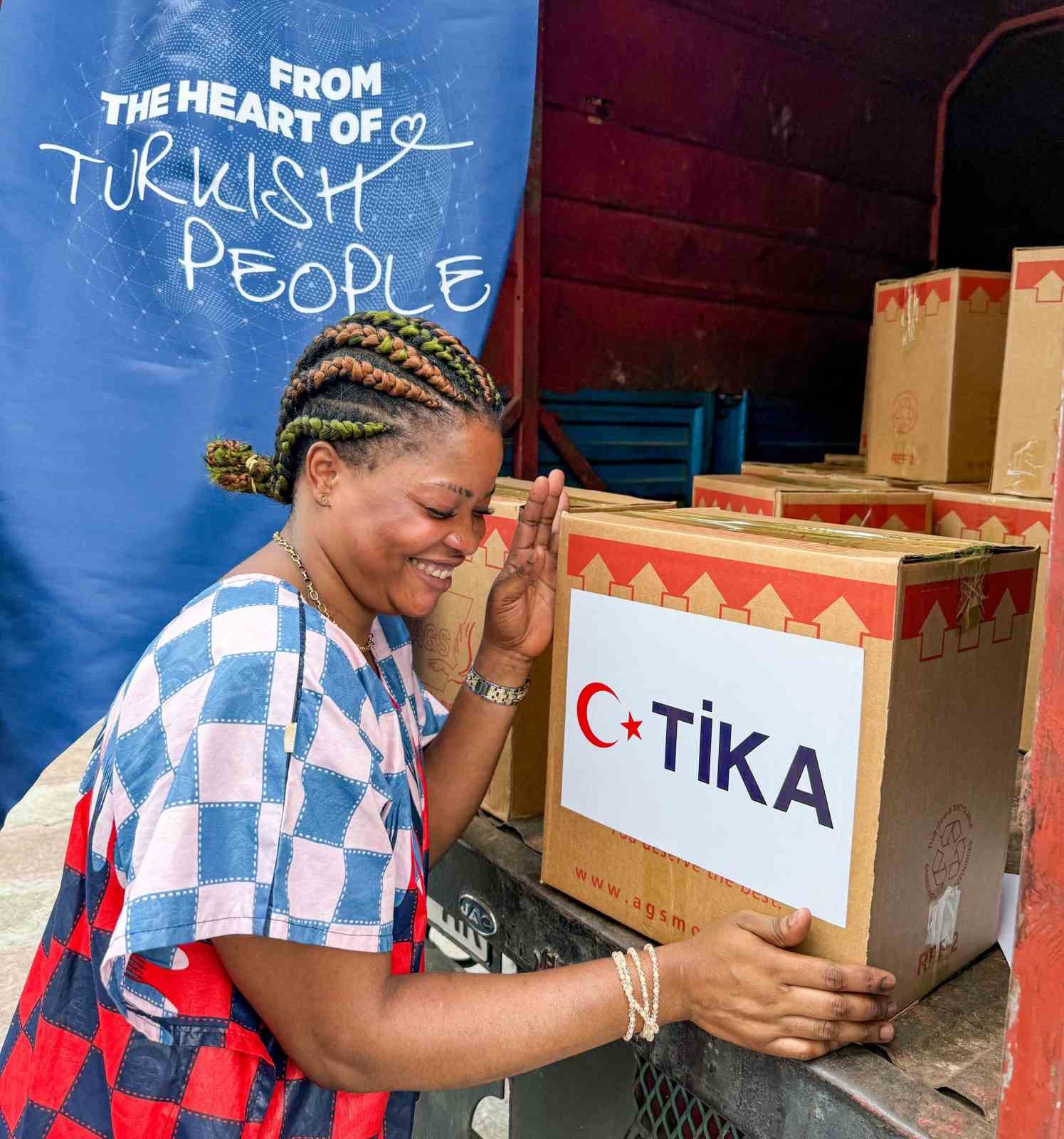 TİKA, Ekvator Ginesi&rsquo;nde 300 aileye gıda kolisi ulaştırdı
