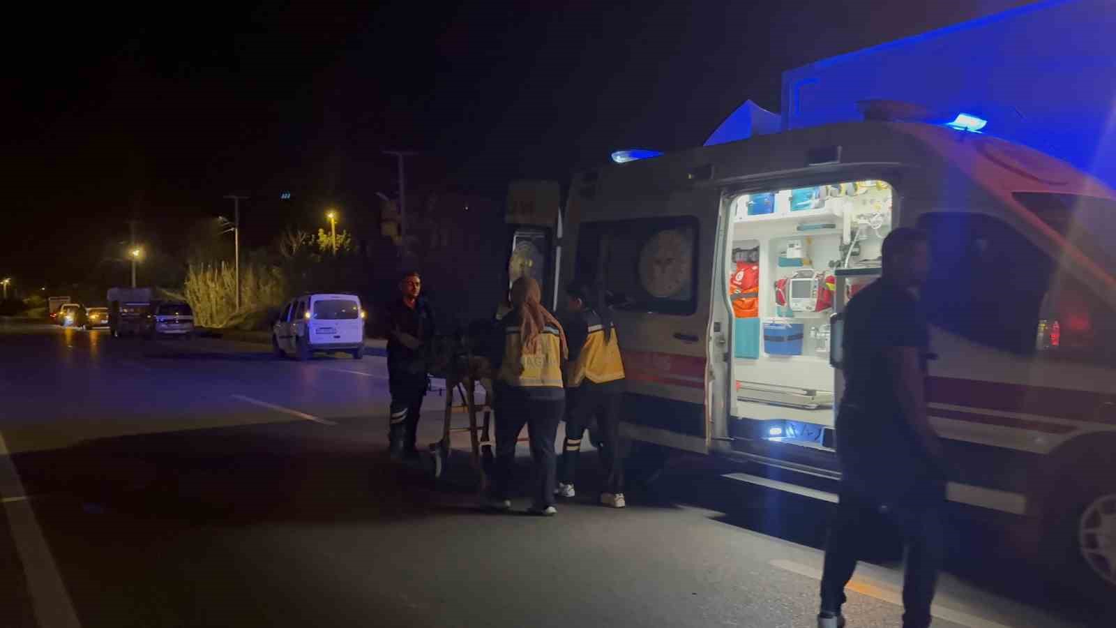 Park halindeki tıra &ccedil;arpan motosikletin s&uuml;r&uuml;c&uuml;s&uuml; yaralandı
