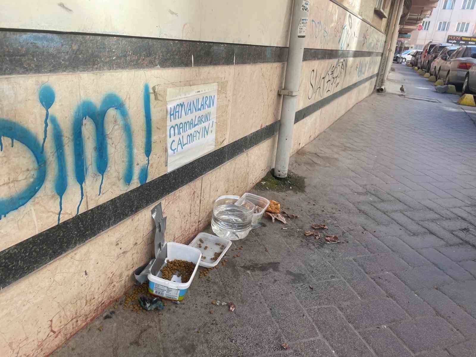 Eskişehir&rsquo;de &lsquo;Hayvanların mamalarını &ccedil;almayın!&rsquo; uyarısı
