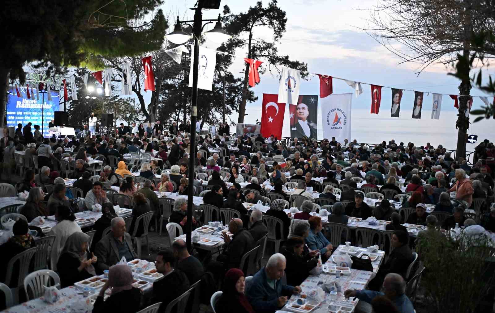 Muratpaşa’da şehit yakınları, gaziler ve aileleri için iftar verildi