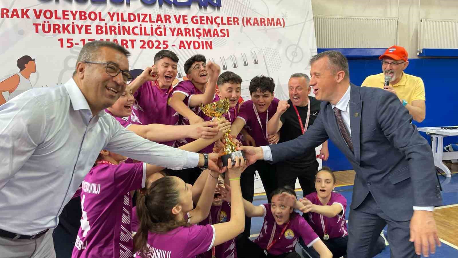 Şampiyonlar kupalarına kavuştu