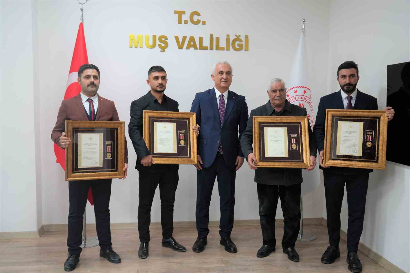 Muş&rsquo;ta şehit ailelerine "Devlet &Ouml;v&uuml;n&ccedil; Madalyası ve Beratı" takdim edildi
