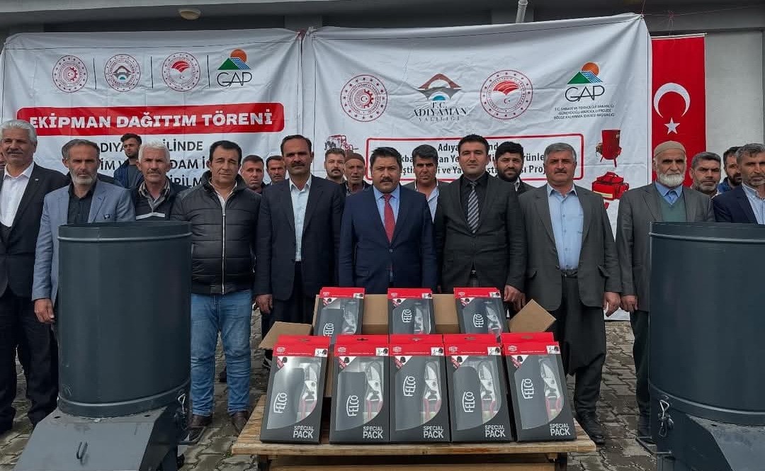 &Ccedil;ift&ccedil;ilere tarım aletleri dağıtıldı
