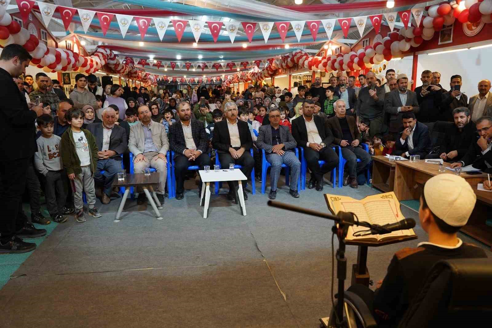 Kahta’daki Ramazan Çarşısı’nda Kur’an-ı Kerim yarışması