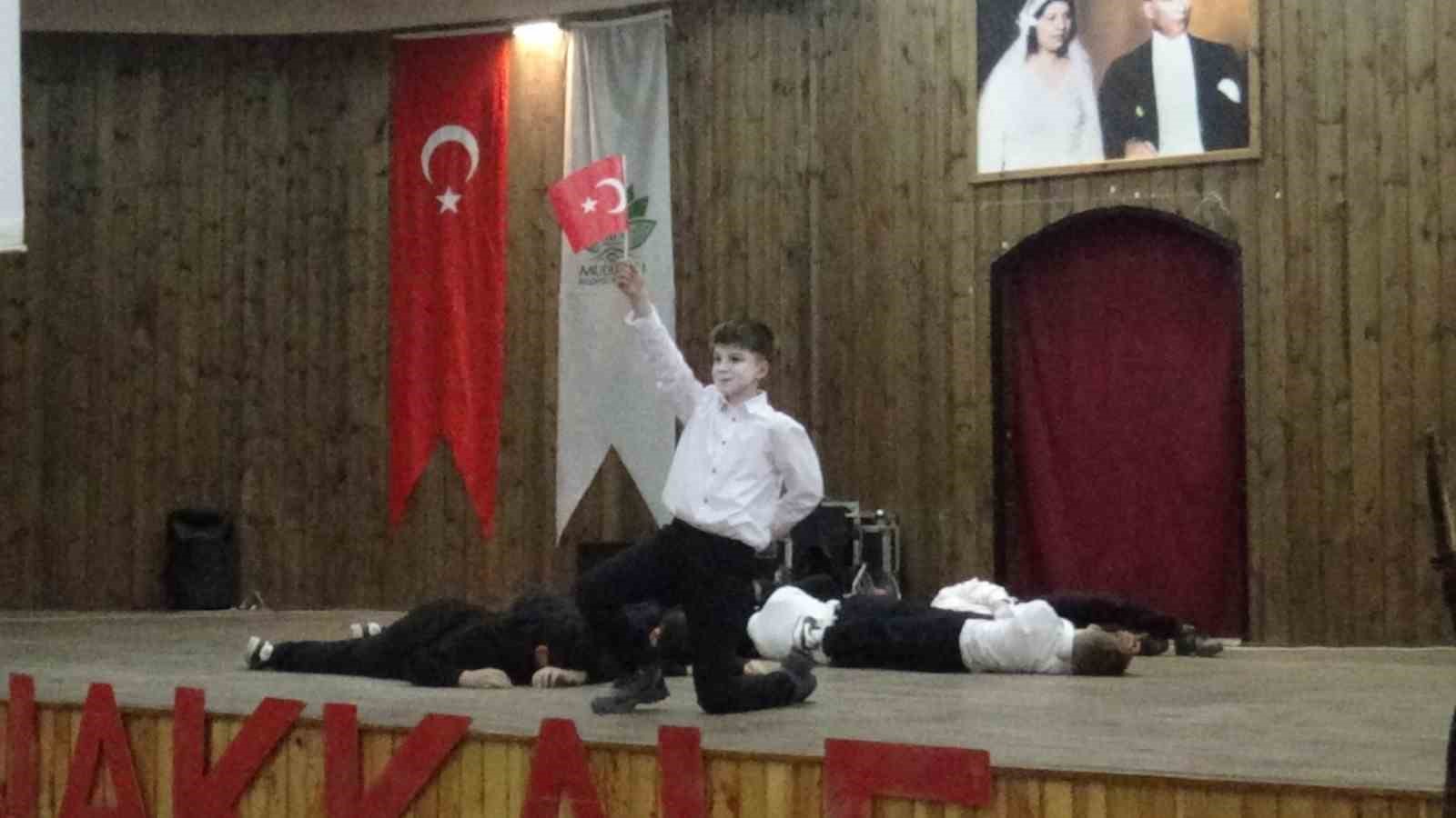 &Ouml;ğrencilerin g&ouml;sterisi hem gururlandırdı hem de duygulandırdı
