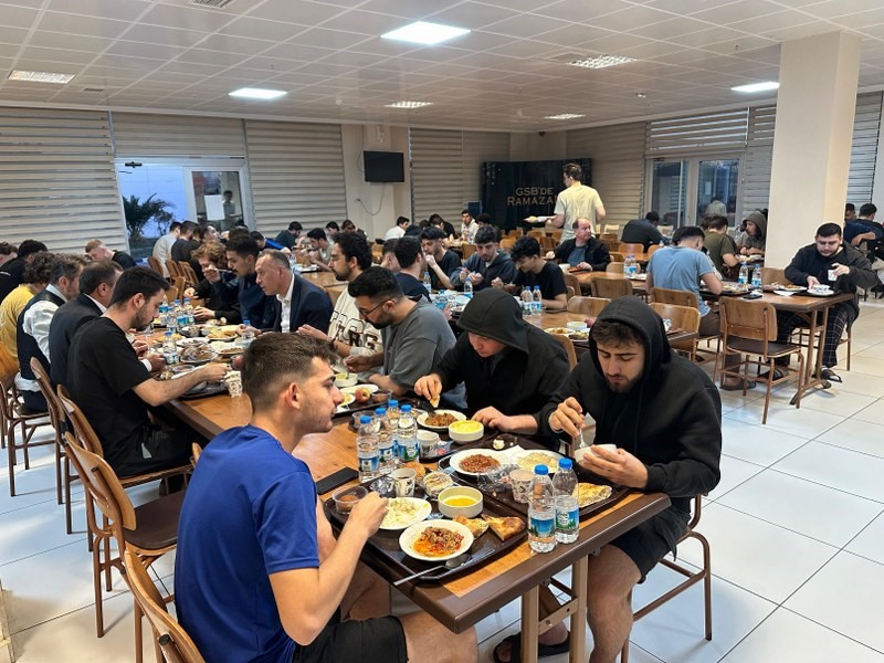 Kaymakam Memiş, &ouml;ğrencilerle iftarda bir araya eldi
