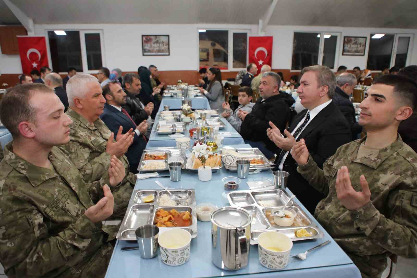 3’ncü Ordu Komutanlığında iftar