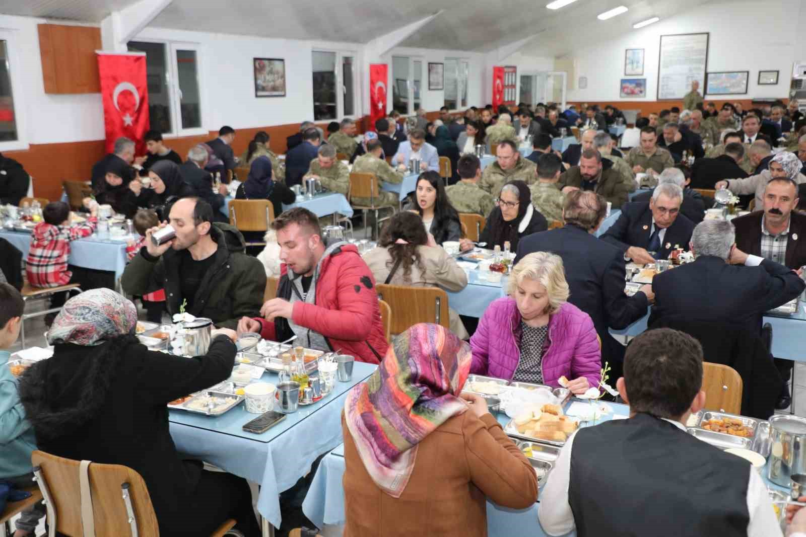 3&rsquo;nc&uuml; Ordu Komutanlığında iftar
